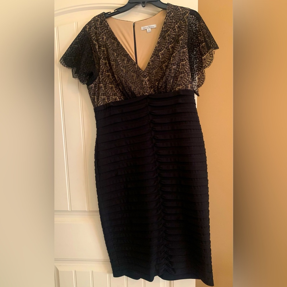 Cocktail dress V neck lace